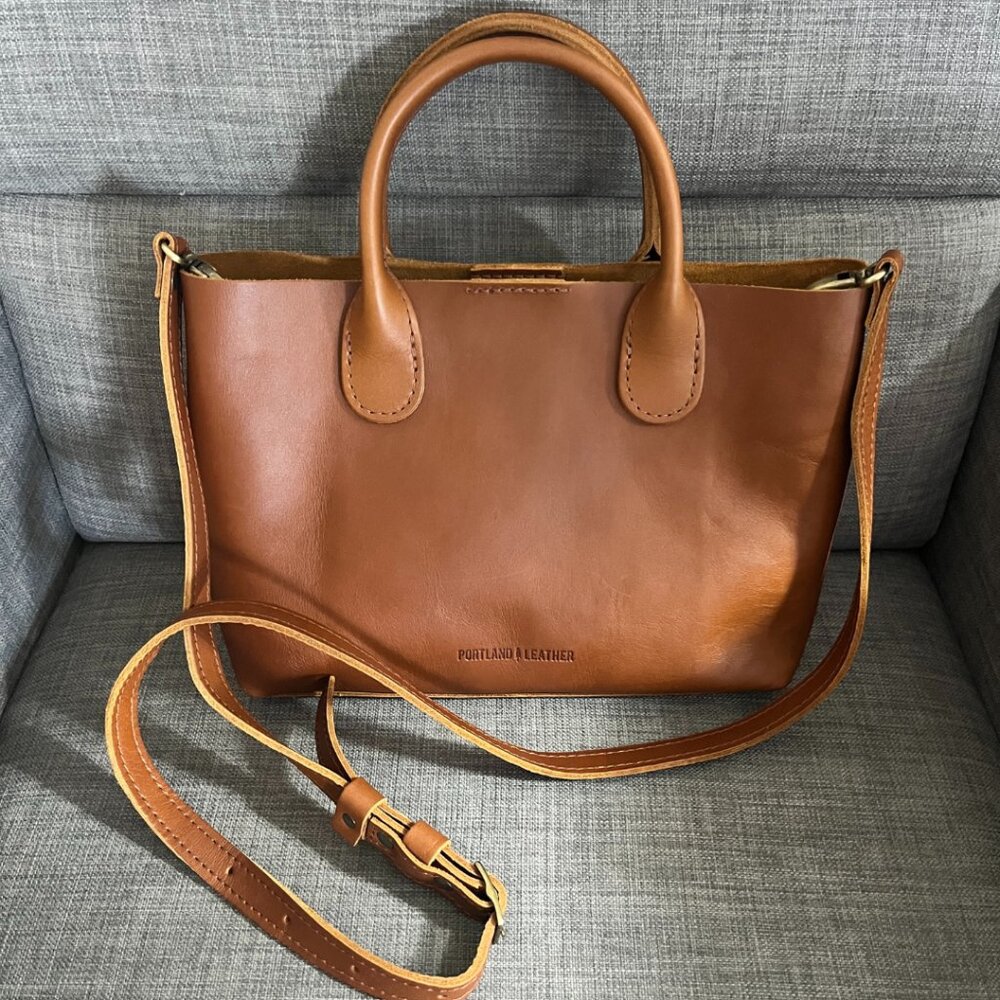 Portland Leather large raindrop classic crossbody in HONEY